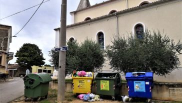 KAŠTELIR - centar smeće škovace krcati kontejneri