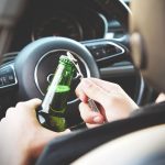 alkohol vozač pijan ilustracija policija