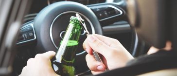 alkohol vozač pijan ilustracija policija