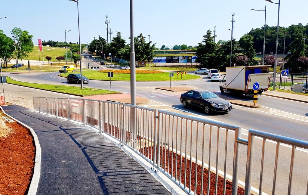 Gotova staza od Doma zdravlja do rotora kod Parensa Gotova staza od Doma zdravlja do rotora kod Parensa