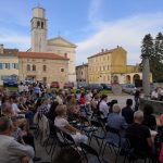 Ilustracija - trg sa šternom u centru Vižinade - Foto Tanja Kocijančić