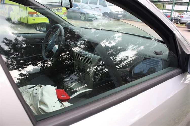 auto policija provala