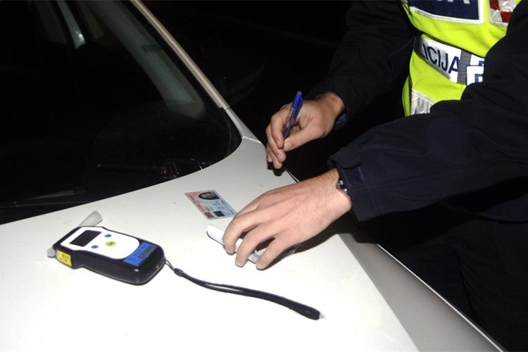 policija alkohol alkotest promet kontrola