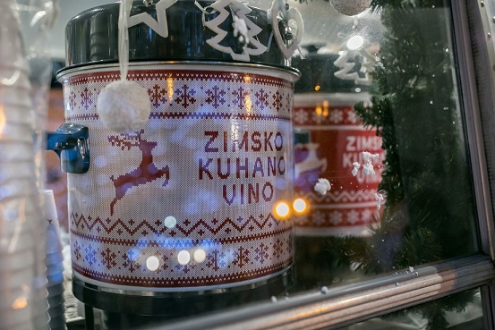 Što sve nudi ADVENT POREČ: Vrući aperol i gin, istarske kobasice, sarme u burgeru, gira volta, kolač od mrkve, panettone… Što sve nudi ADVENT POREČ: Vrući aperol i gin, istarske kobasice, sarme u burgeru, gira volta, kolač od mrkve, panettone…