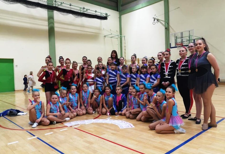 Čak 9 medalja za mažoretkinje Višnjana i Tara Čak 9 medalja za mažoretkinje Višnjana i Tara