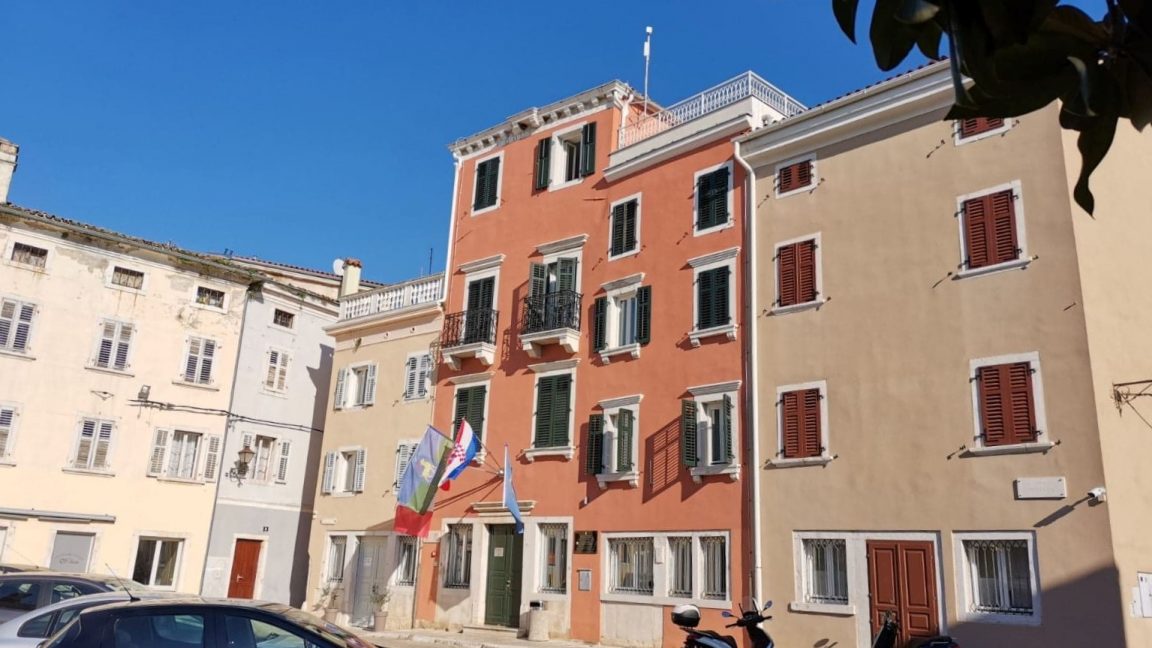 VRSAR zatvorio općinsku upravu, prostore udruga, sportske objekte i odgodio sve manifestacije VRSAR zatvorio općinsku upravu, prostore udruga, sportske objekte i odgodio sve manifestacije