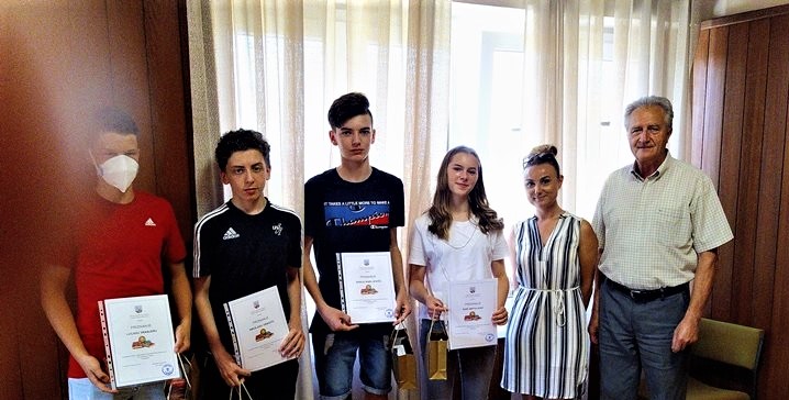 KAŠTELIR: Prijem za odlične učenike osnovne škole KAŠTELIR: Prijem za odlične učenike osnovne škole