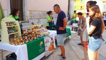 Tržnica na porečkom glavnom trgu - Foto Tanja Kocijančić