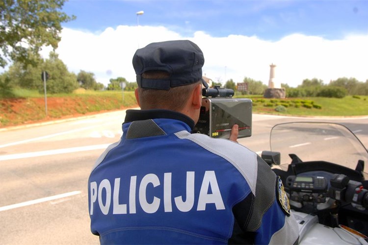 AKCIJA VIKEND: Pojačane kontrole u cijeloj Istri, u nedjelju akcija na brzinu AKCIJA VIKEND: Pojačane kontrole u cijeloj Istri, u nedjelju akcija na brzinu