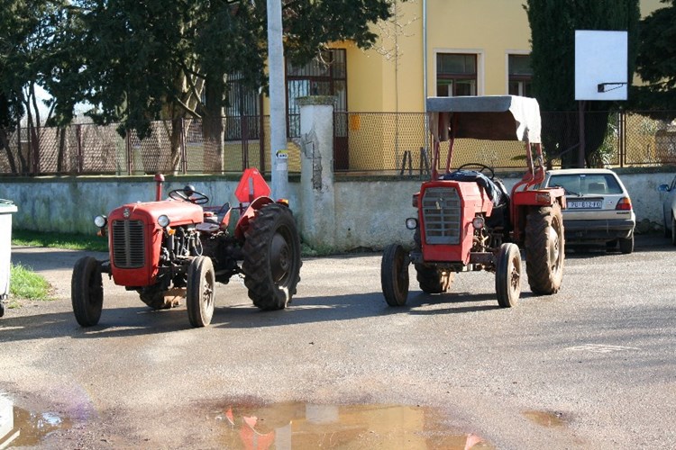 traktori policija mup