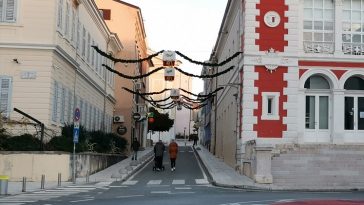 poreč ulica aldo negri dekoracija