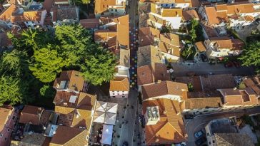 novigrad krovovi povijesna jezgra stari grad