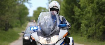 ilustracija policija mup motor motociklist policiajac