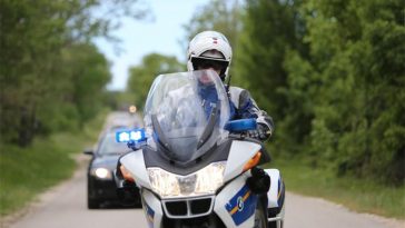 ilustracija policija mup motor motociklist policiajac