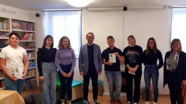 POZICA UČENICI GRADSKA KNJIŽNICA POREČ