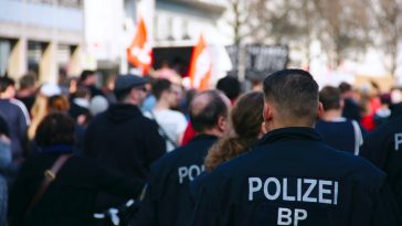 policija polizei njemačka ilustracija unsplash