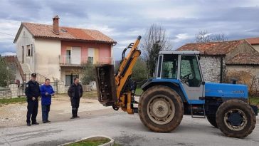 traktor policija radni stroj