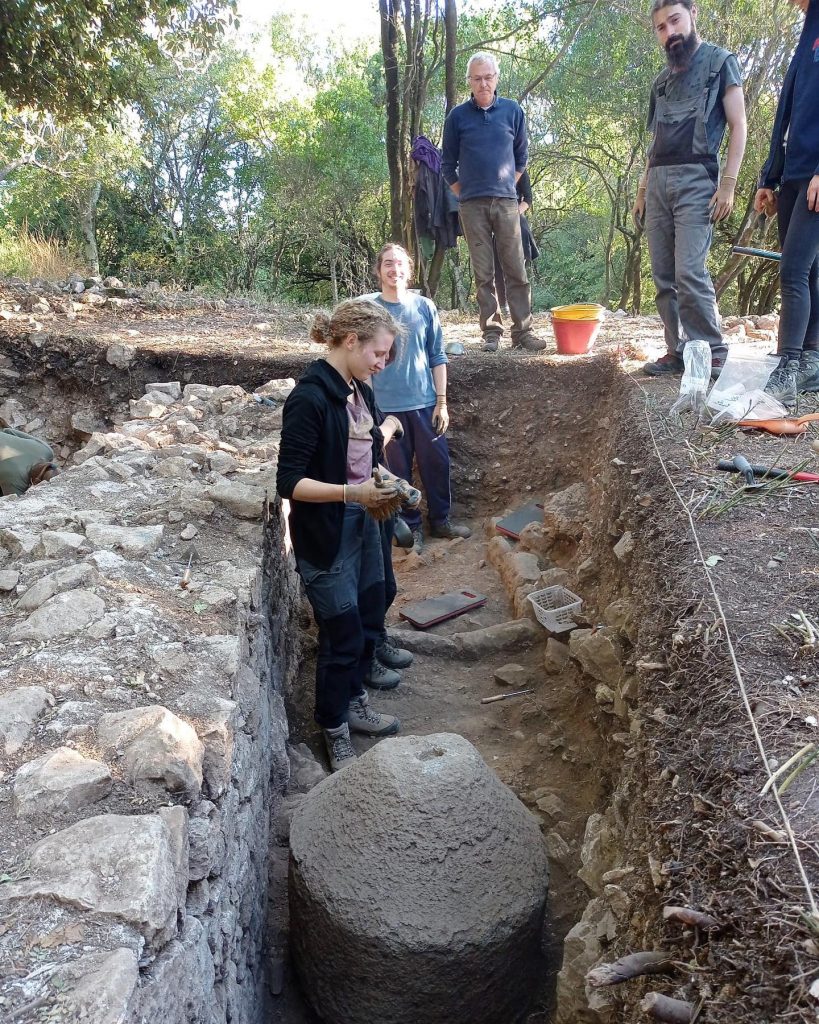 žrvanj od vulkanskog kamena istraživanje arheološko monte ricco vrsar