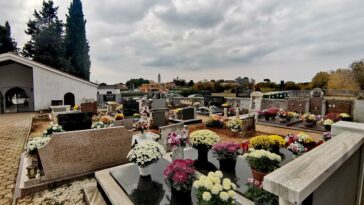 foto tanja kocijančić Groblje u Kašteliru - Svi sveti 2021.