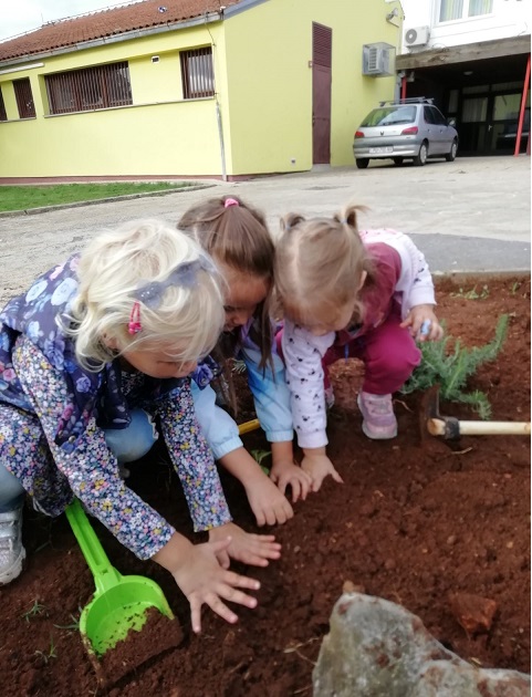 Foto Dječji vrtić Vrtuljak Marčana projekt male ruke za velika djela