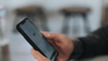 mobitel prevara starac policija mup ilustracija unsplash