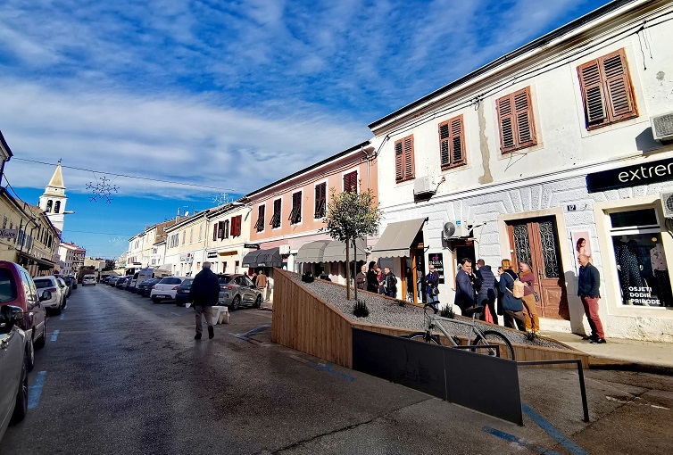 poreč prvi parklet zagrebačka ulica foto tanja kocijančić