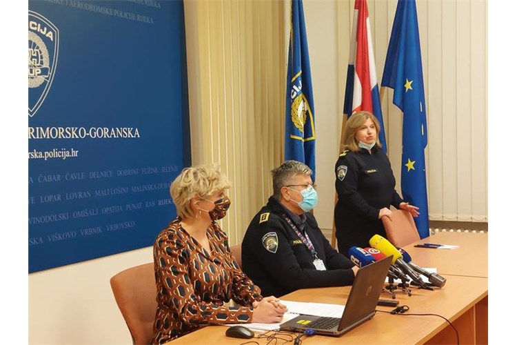 Foto PU primorsko-goranska policija presica