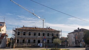 Stara škola - Obnova će se odvijati do lipnja 2022 i onda stati - Foto Tanja Kocijančić