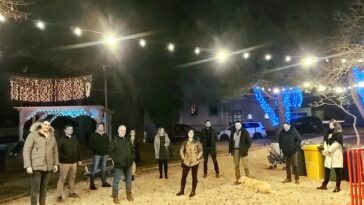 Park u centru Kaštelira spreman za druženje i koncert - Foto Tanja Kocijančić park iza crkve vijećnici prosinac 2021