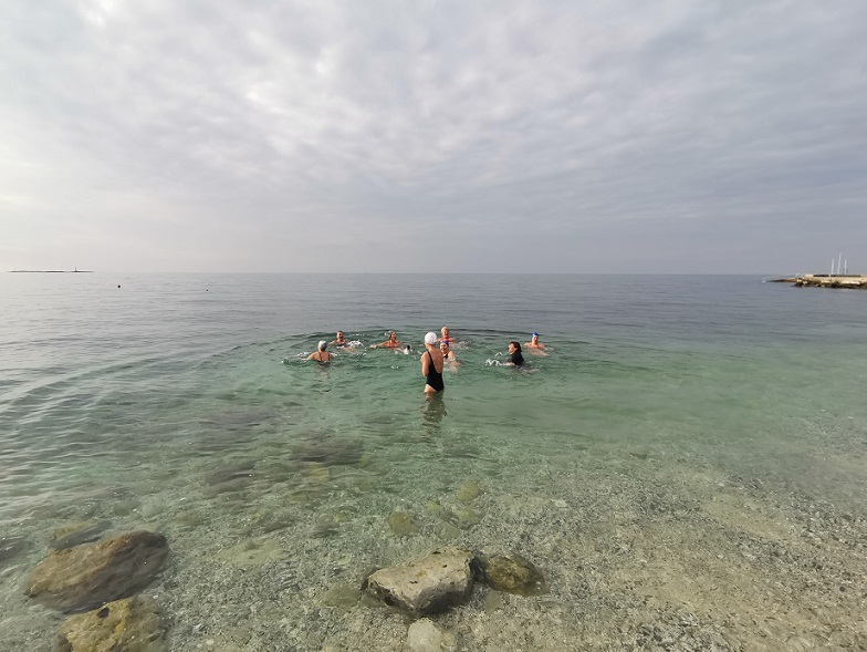 Plivačice u Poreču u prosincu - Foto Tanja Kocijančić