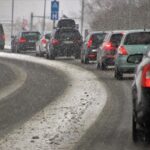 Ilustracija - Foto pasja1000 za Pixabay cesta promet autocesta autoput promet zima zimski uvjeti