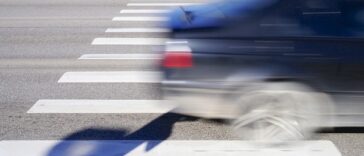 Foto Janitors za Pixabay - Ilustracija pješački prijelaz auto