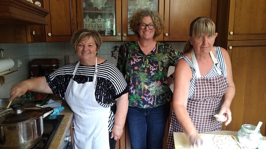 NEDA I LOREDANA iz Vižinade kuhale za poznatu stranicu PASTA GRANNIES
