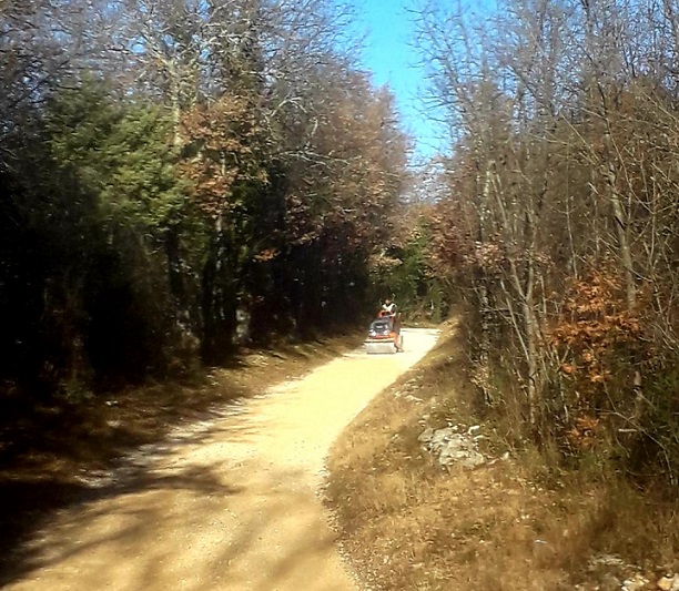 Foto Grad Poreč nasipavanje makadamskih putova