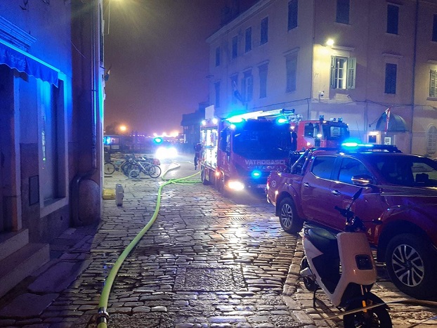 požar rovinj foto vatrogasci