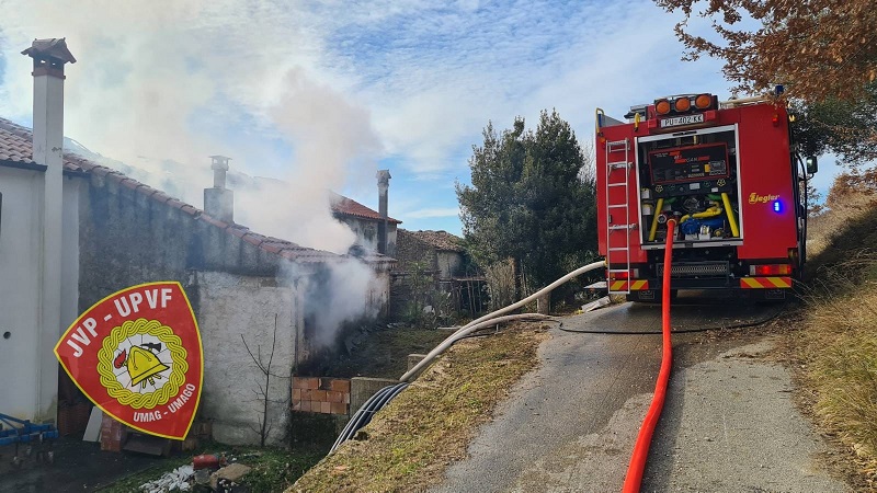 Požar kuće u Antoncima kod Oprtlja - Foto Vatrogasci Umag