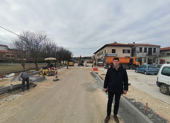 Gradi se kružni tok u centru Vižinade - Načelnik Marko Ferenac - Foto Tanja Kocijančić