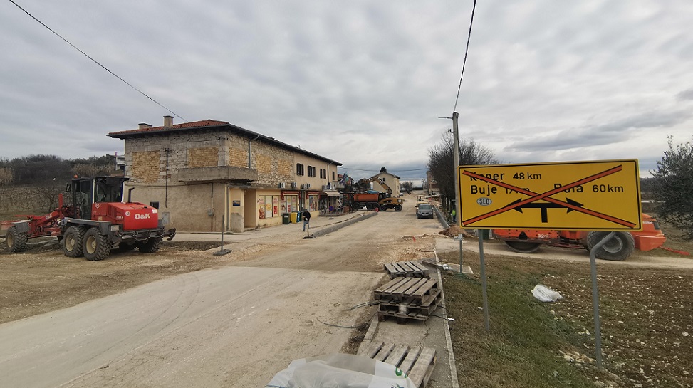 Obnavlja se centar Vižinade - raskrižje županijskih cesta - Gradi se rotor - Foto Tanja Kocijančić siječanj 2022.