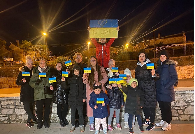 Grupa Funtanjana na prosvjedu u znak podrške Ukrajini