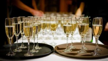 pjenušac šampanj čaše party zabava pixabay