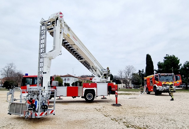 Foto Grad Poreč platforma vatrogasci