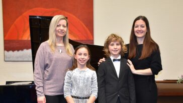 Učiteljica Aleksandra Orbanić, Rita Gulić, Vito Ćosić i učiteljica Ivana Katunar