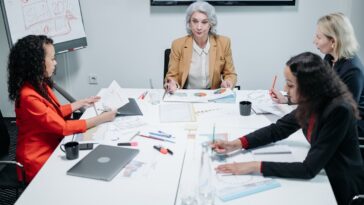 Ilustracija - Foto Pexels by Pavel Danilyuk žene poduzetnice menadžerice