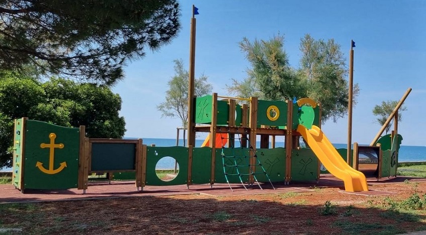Foto Grad Novigrad 2022 dječji park