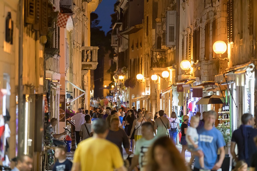 Decumanus u Poreču - Foto Manuel Paljuh/TZ Poreč gužva turisti