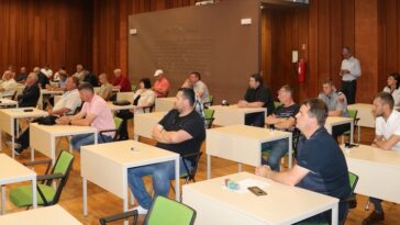 Poljoprivrednici na potpisivanju - Foto Istarska županija