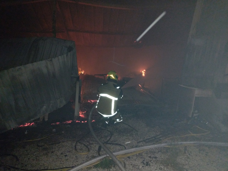 Foto Vatrogasci Poreč - Požar u karavan depou u Vabrigi