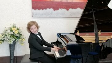 Mali pijanist Vito Ćosić