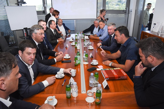 Premijer Plenković u obilasku gradilišta druge cijevi Tunela Učka - Foto Twitter Vlada RH
