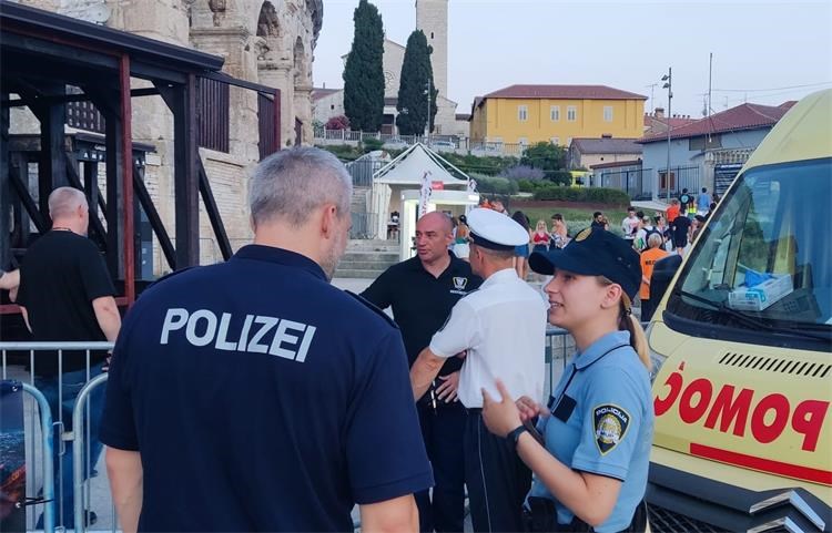 policija stranci strani istra pula foto mup